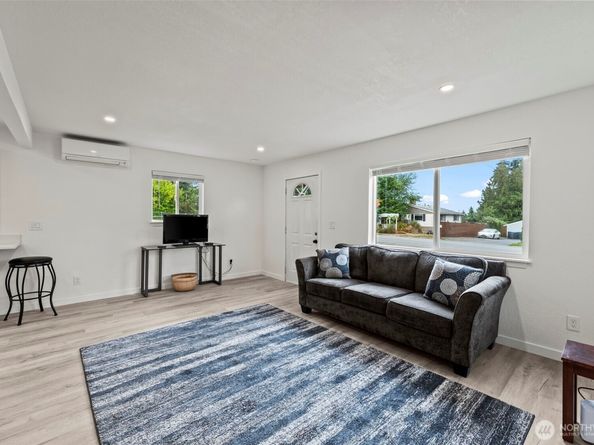 2426 NE 30th Street, Bremerton WA 98310
