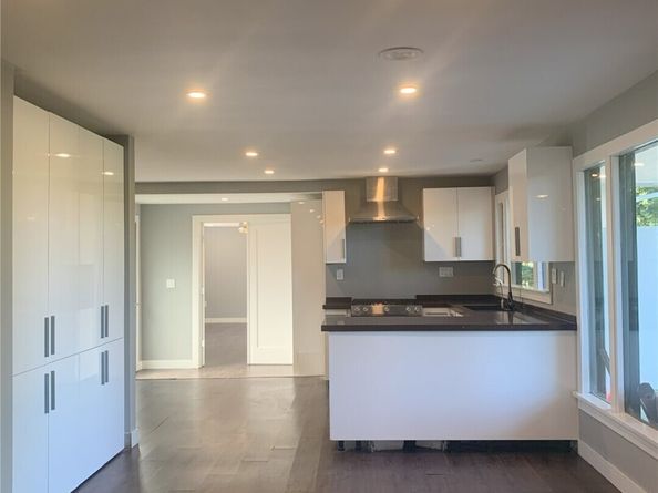 815 108th Ave SE, Bellevue WA 98004