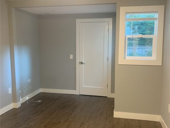 815 108th Ave SE, Bellevue WA 98004
