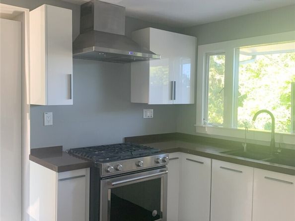 815 108th Ave SE, Bellevue WA 98004