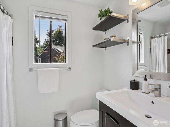 10129 NE 144th Court, Kirkland WA 98034