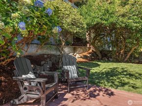 2439 36th Avenue W, Seattle WA 98199