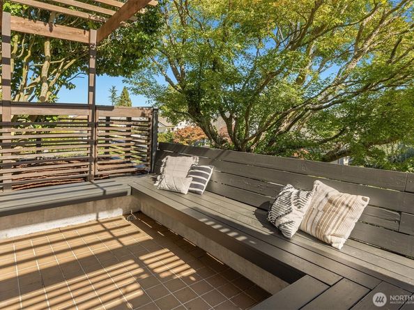 2439 36th Avenue W, Seattle WA 98199