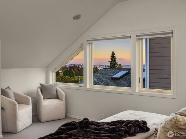 2439 36th Avenue W, Seattle WA 98199