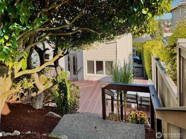 2439 36th Avenue W, Seattle WA 98199