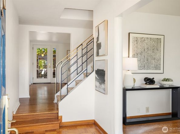 2439 36th Avenue W, Seattle WA 98199