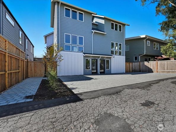 7322 11th Avenue NE, Seattle WA 98115