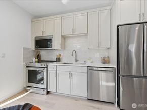 7322 11th Avenue NE, Seattle WA 98115