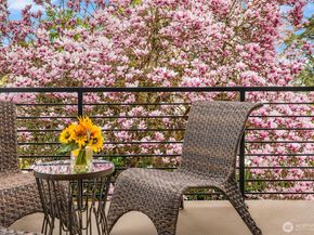 240 W Lake Sammamish Parkway SE, Bellevue WA 98008