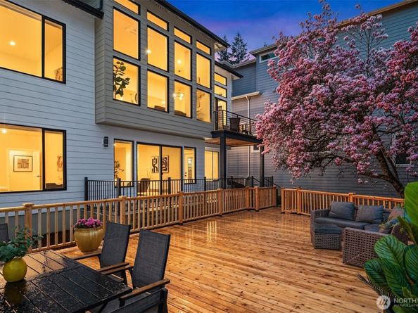 240 W Lake Sammamish Parkway SE, Bellevue WA 98008