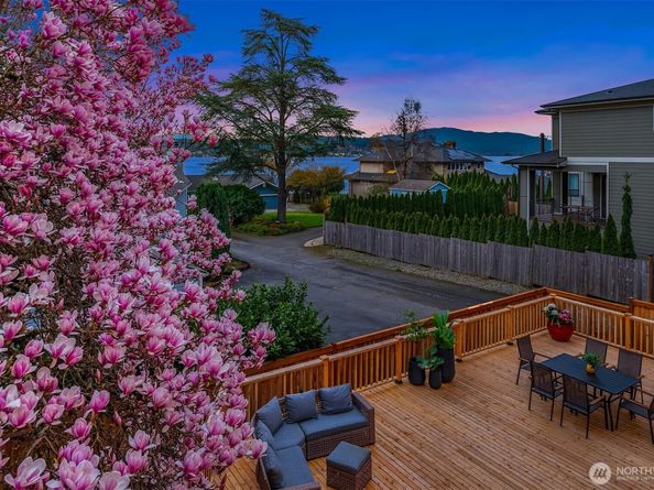 240 W Lake Sammamish Parkway SE, Bellevue WA 98008