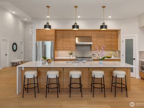 240 W Lake Sammamish Parkway SE, Bellevue WA 98008