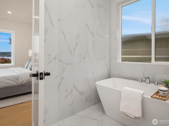 240 W Lake Sammamish Parkway SE, Bellevue WA 98008
