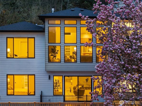 240 W Lake Sammamish Parkway SE, Bellevue WA 98008