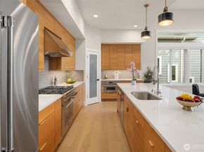 240 W Lake Sammamish Parkway SE, Bellevue WA 98008