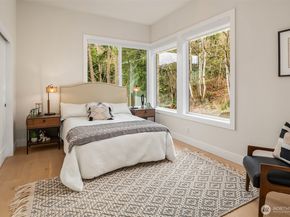 240 W Lake Sammamish Parkway SE, Bellevue WA 98008