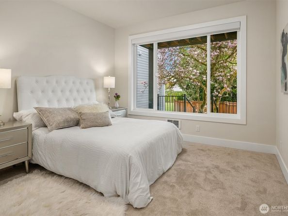 240 W Lake Sammamish Parkway SE, Bellevue WA 98008