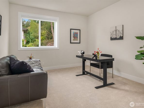 240 W Lake Sammamish Parkway SE, Bellevue WA 98008
