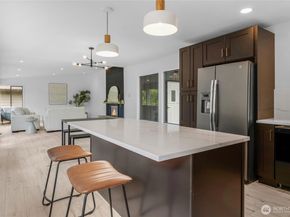 406 Center Place, Everett WA 98203