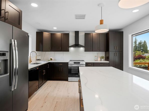 406 Center Place, Everett WA 98203