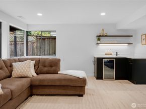 406 Center Place, Everett WA 98203