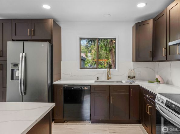 406 Center Place, Everett WA 98203