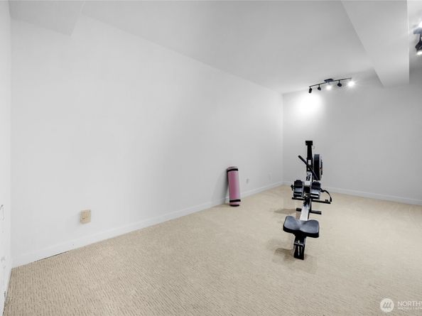 406 Center Place, Everett WA 98203