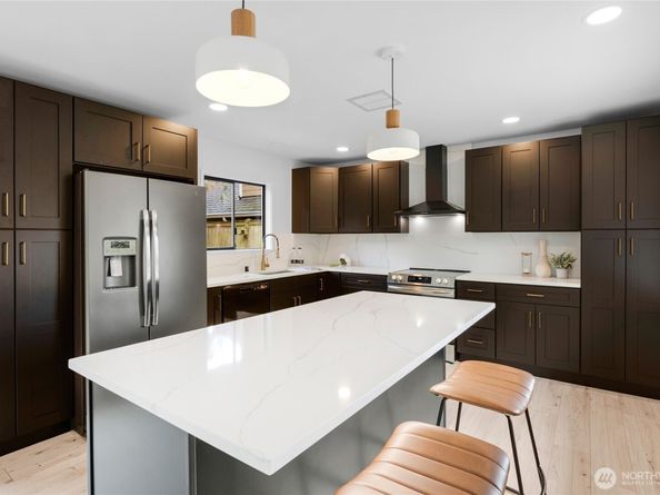 406 Center Place, Everett WA 98203