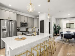 14646 35th Court NE, Lake Forest Park WA 98155