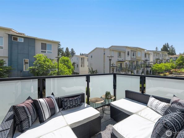 14646 35th Court NE, Lake Forest Park WA 98155