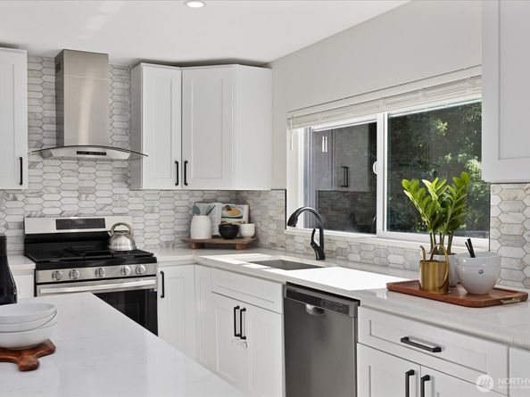 6018 152nd Avenue NE, Redmond WA 98052