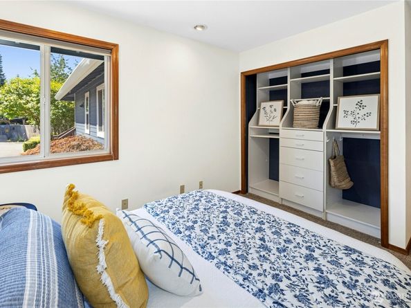 493 NE Lincoln Road, Poulsbo WA 98370