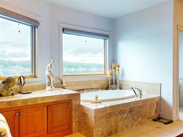 2837 E Lake Sammamish Parkway NE, Sammamish WA 98074