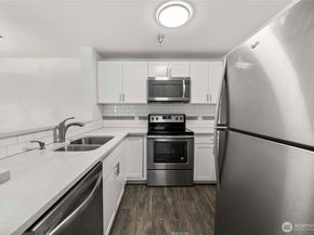 975 Aberdeen Avenue NE C306, Renton WA 98056