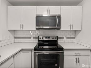 975 Aberdeen Avenue NE C306, Renton WA 98056