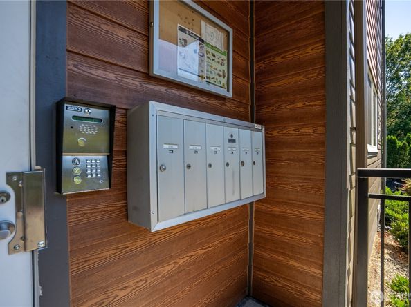 230 SW Clark St C203, Issaquah WA 98207