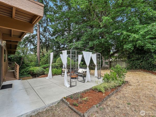 16434 SE 9th Street, Bellevue WA 98008