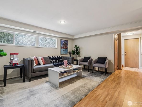 16434 SE 9th Street, Bellevue WA 98008