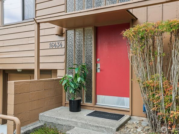16434 SE 9th Street, Bellevue WA 98008