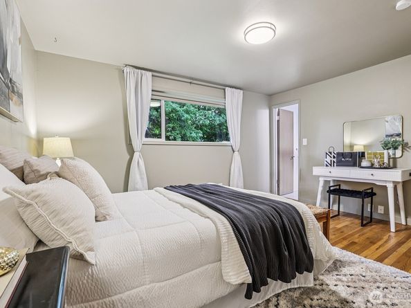 16434 SE 9th Street, Bellevue WA 98008