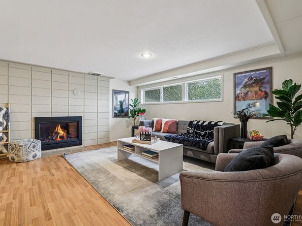 16434 SE 9th Street, Bellevue WA 98008