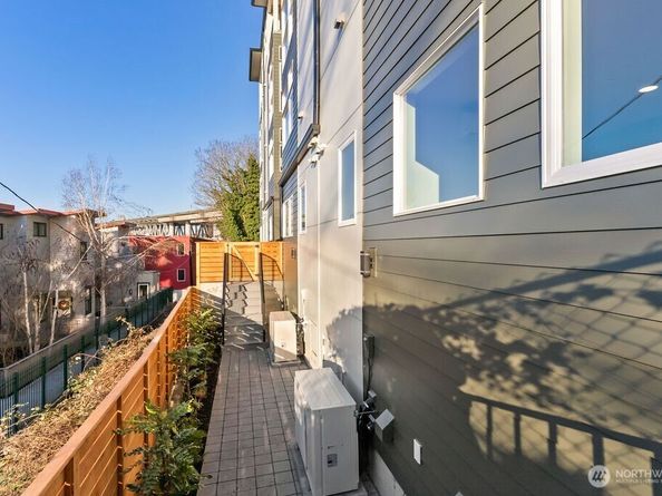 2921 Franklin Avenue E B, Seattle WA 98102