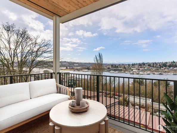 2921 Franklin Avenue E B, Seattle WA 98102