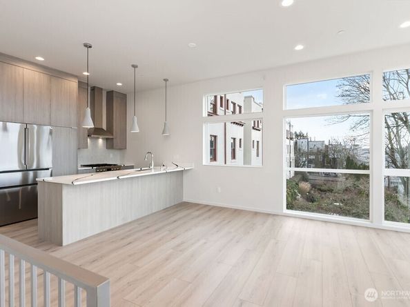2921 Franklin Avenue E B, Seattle WA 98102