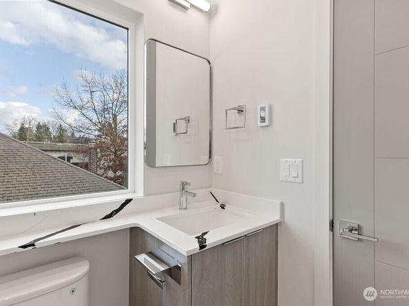 2921 Franklin Avenue E B, Seattle WA 98102