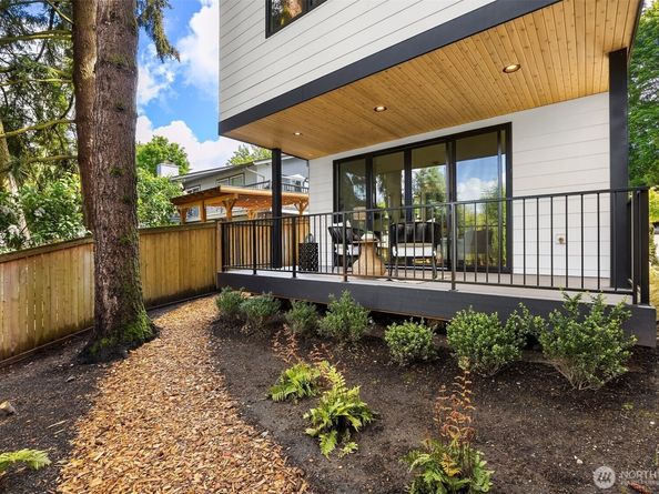 6707 117th Avenue NE, Kirkland WA 98033