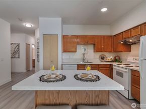5809 Highway Place B203, Everett WA 98203