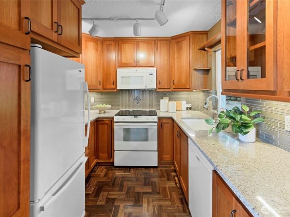 965 Winslow Way E 104, Bainbridge Island WA 98110