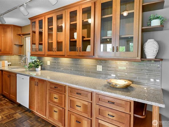 965 Winslow Way E 104, Bainbridge Island WA 98110