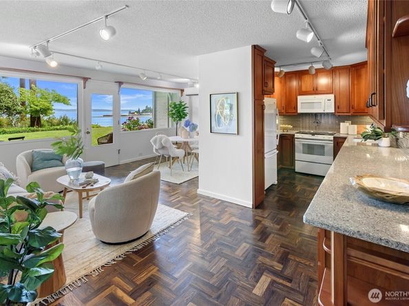 965 Winslow Way E 104, Bainbridge Island WA 98110